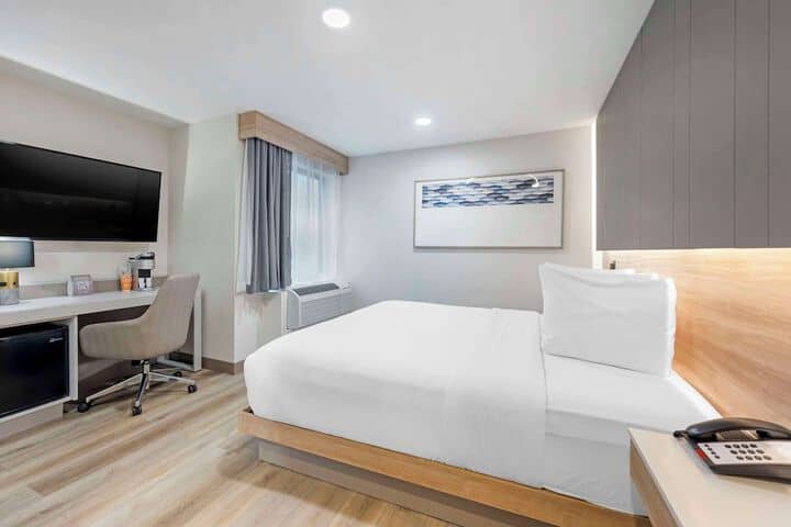 Room 13 of 51