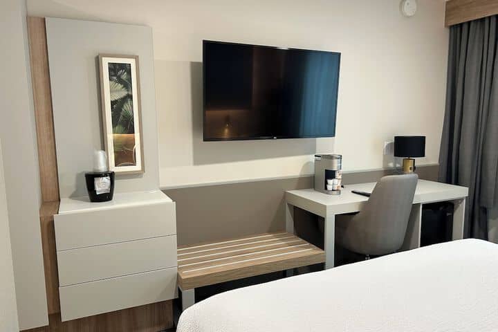 Room 6 of 51